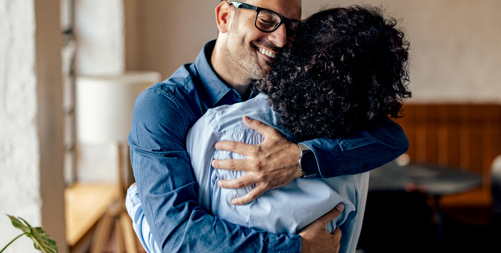 5 Ways That Hugs Benefit A Happy, Healthy Heart - Purely Inspired